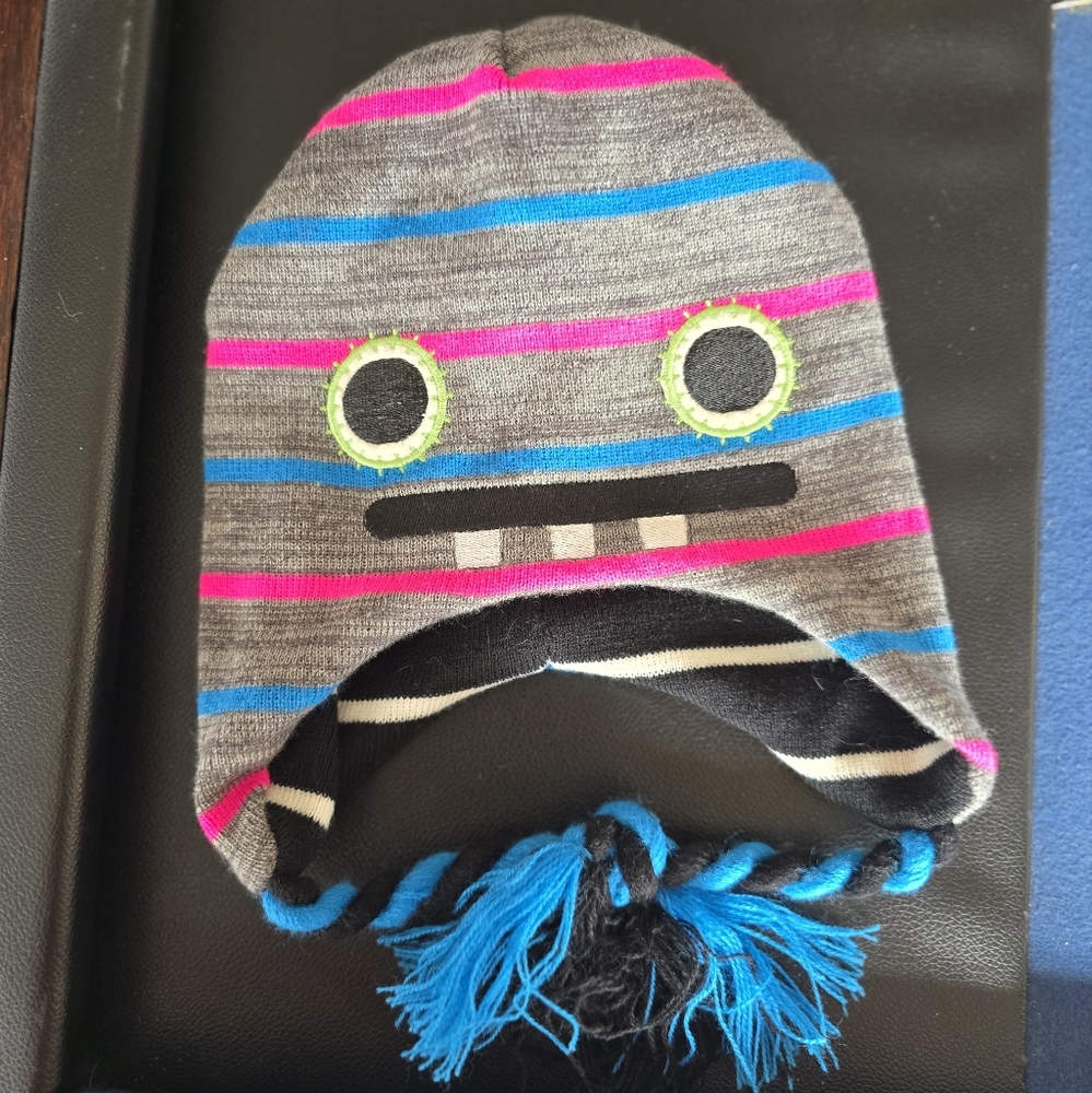 Reversible beanie - Picture 2 of 2